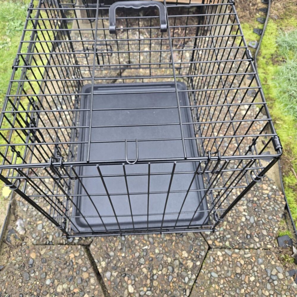 Medium Wire Pet Kennel: 23"